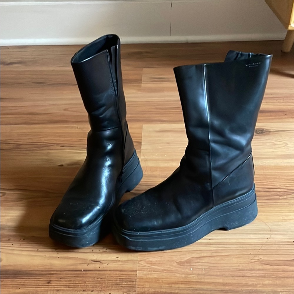 Vagabond Black Leather Mid-Calf Boots with Platform Sole